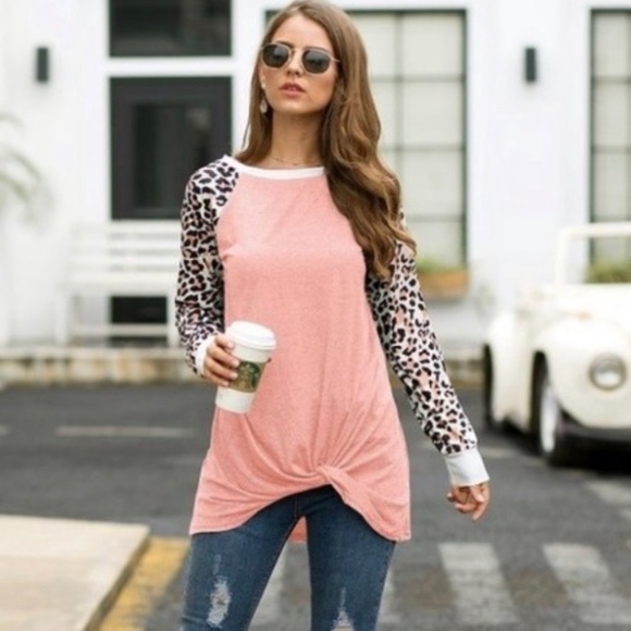 Cavi Blu Tops - ⭐️Clearance⭐️Cavi Blu Pink Leopard Knotted Hem Top